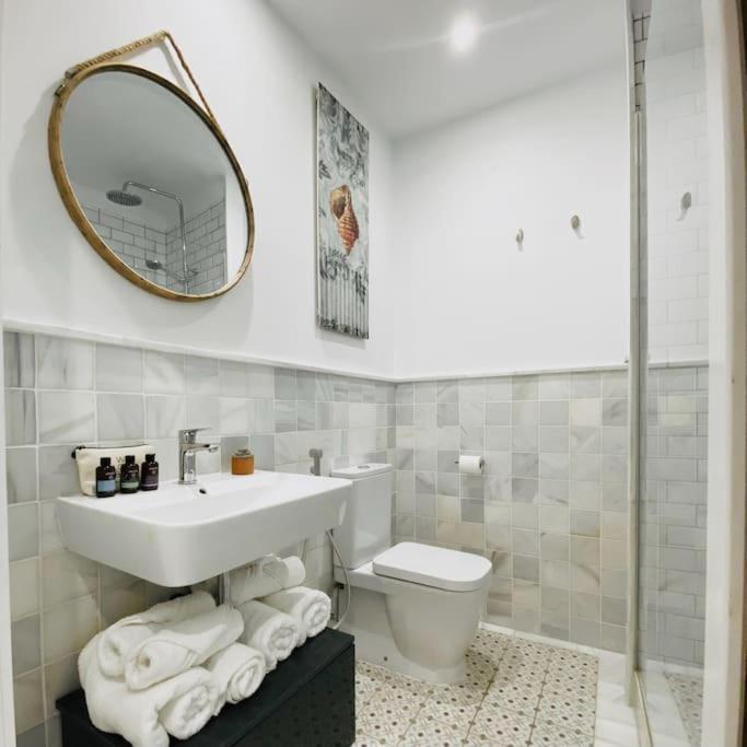 Lovely 2-bed In 1min To Gran Via De Colon By Sharingco Granada